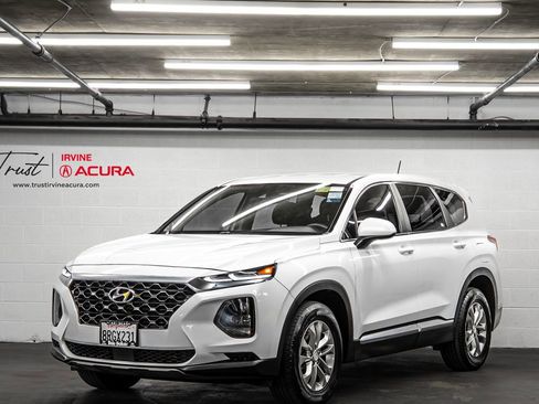 Used 2019 Hyundai Santa Fe SE image 1
