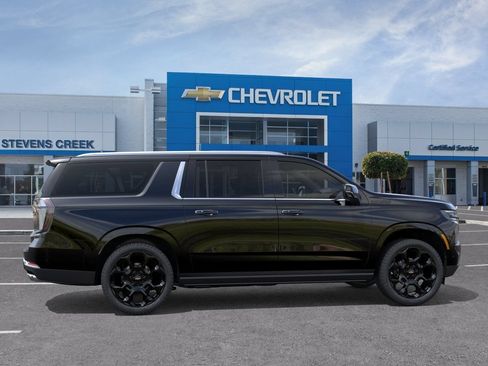 New 2026 Chevrolet Suburban High Country AWD/4WD image 3