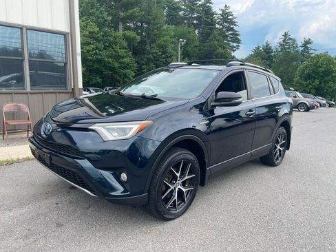 Used 2017 Toyota RAV4 SE AWD/4WD image 1