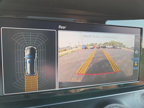 Used 2017 Mercedes-Benz E 400 4MATIC Wagon image 15