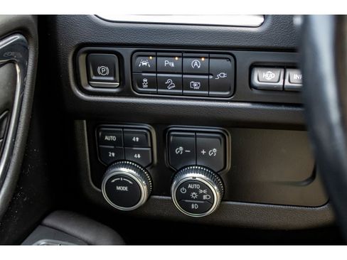 Used 2022 GMC Yukon AT4 w/ Technology Package image 39