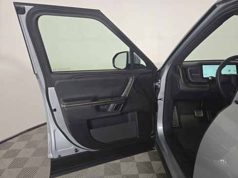 Used 2022 Rivian R1T Launch Edition image 16