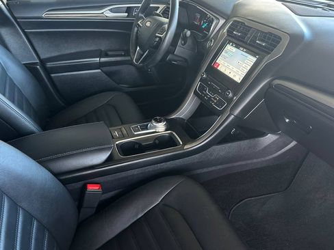 Certified 2017 Ford Fusion Energi SE FWD image 18