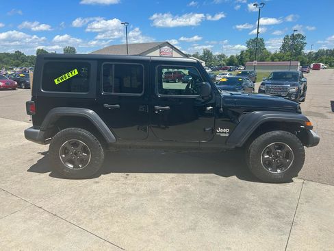 Used 2019 Jeep Wrangler Unlimited Sport S AWD/4WD image 4