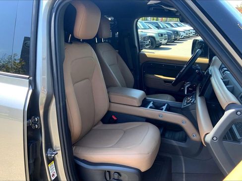 Certified 2025 Land Rover Defender 110 X-Dynamic SE AWD/4WD image 8