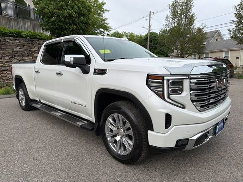 Used 2023 GMC Sierra 1500 Denali w/ Technology Package AWD/4WD image 9