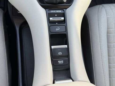 Used 2025 Honda HR-V LX image 26
