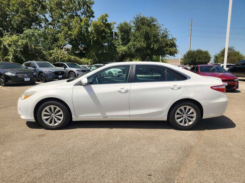 Used 2015 Toyota Camry LE FWD image 4