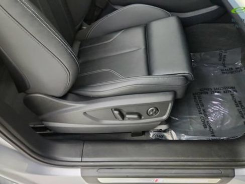 Used 2025 Audi Q5 2.0T Premium Plus w/ Premium Plus Package AWD/4WD image 25