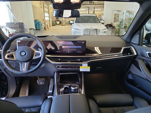 New 2026 BMW X5 xDrive40i w/ M Sport Package AWD/4WD image 3
