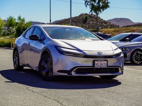 Used 2023 Toyota Prius Prime SE image 2