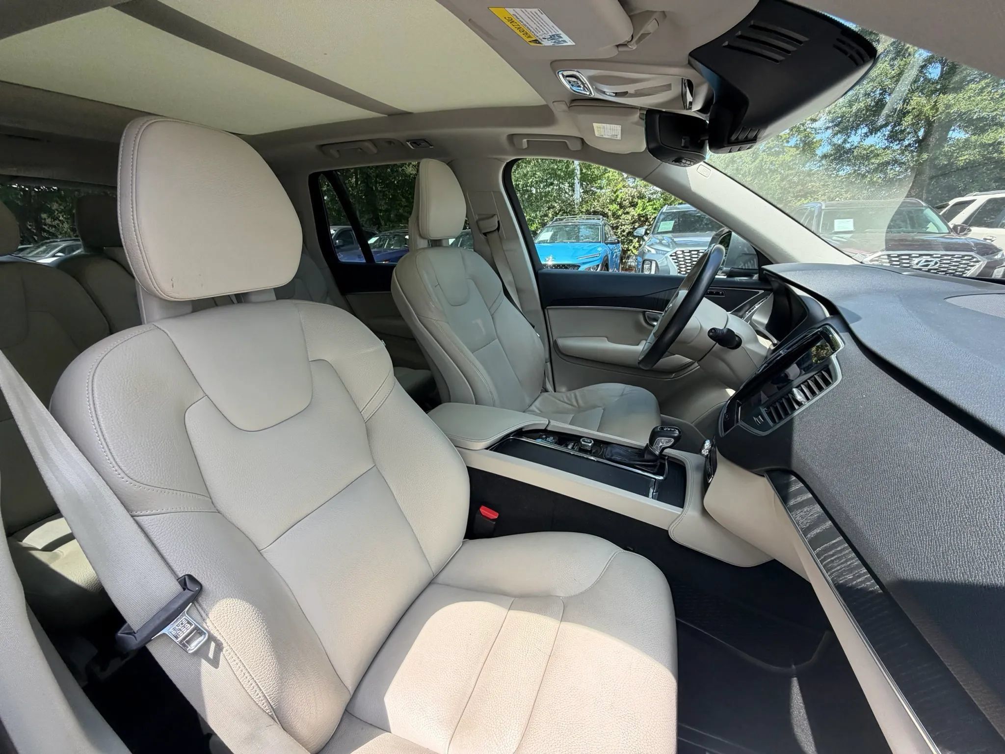 Used 2020 Volvo XC90 T6 Momentum w/ Protection Package Premier AWD/4WD image 9