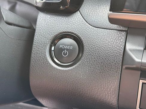 Used 2025 Toyota Camry SE image 17