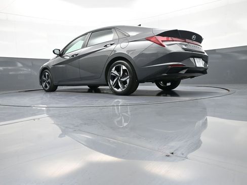 Certified 2023 Hyundai Elantra SEL w/ Convenience Package FWD image 31