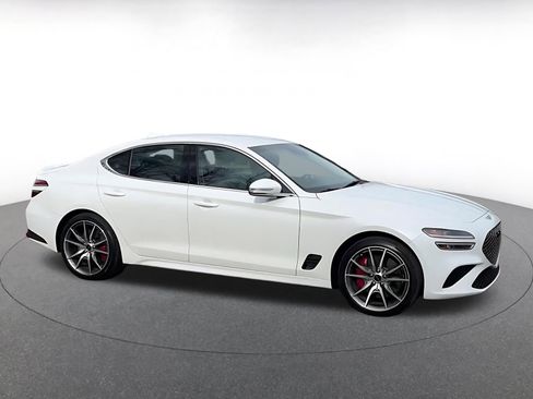 Used 2025 Genesis G70 2.5T image 9