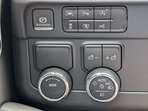 Used 2025 Chevrolet Tahoe Premier RWD image 23