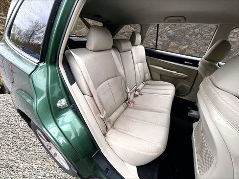Used 2010 Subaru Outback 2.5i Premium AWD/4WD image 24