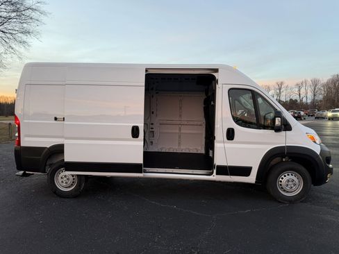 Used 2025 RAM ProMaster 2500 w/ Safety Group image 7