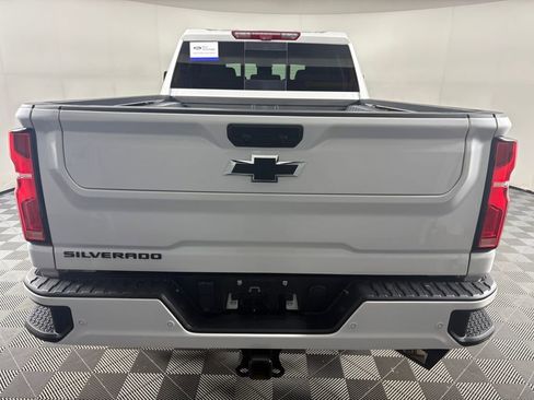 Used 2024 Chevrolet Silverado 2500 High Country w/ High Country Premium Package image 6