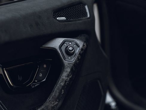 Used 2019 Lamborghini Huracan Performante AWD/4WD image 43