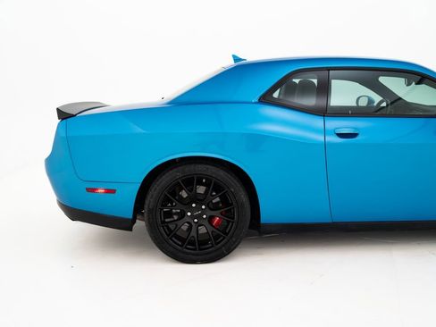 Used 2016 Dodge Challenger SRT Hellcat RWD image 32