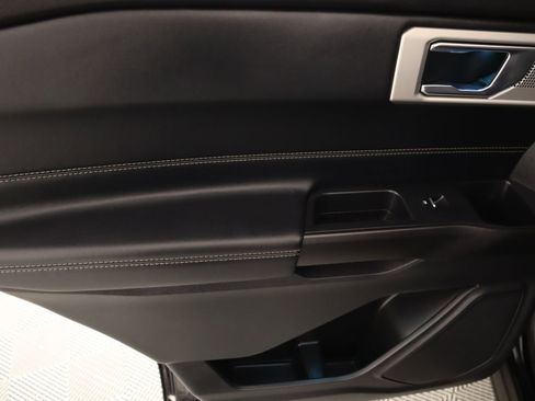 Used 2020 Ford Explorer Limited image 18