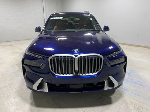 Used 2023 BMW X7 xDrive40i w/ Premium Package image 4