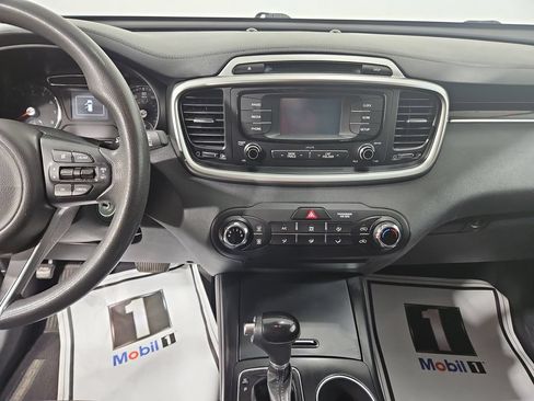 Used 2017 Kia Sorento AWD image 18