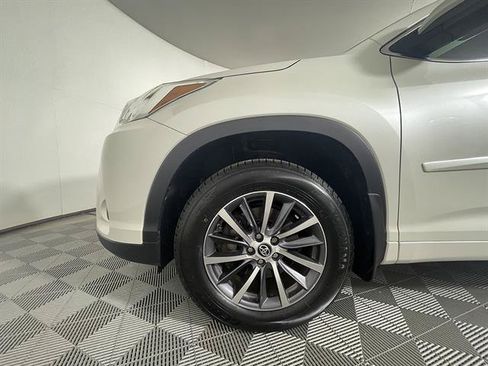 Certified 2017 Toyota Highlander XLE AWD/4WD image 24