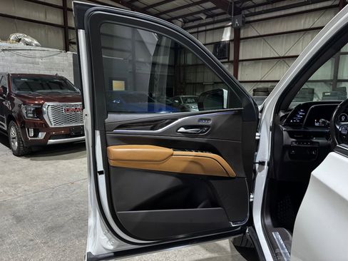 Used 2021 Cadillac Escalade ESV Premium Luxury image 11