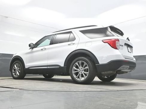 Used 2022 Ford Explorer XLT w/ Equipment Group 202A AWD/4WD image 28