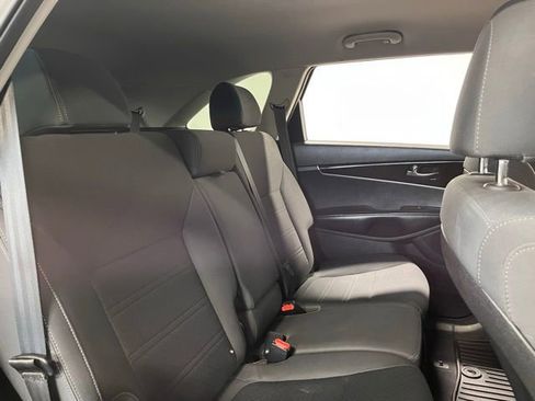 Used 2020 Kia Sorento AWD V6 image 13