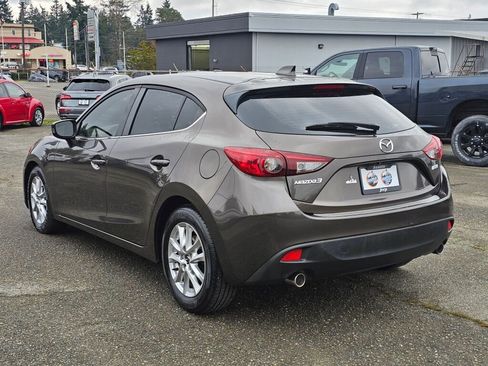 Used 2016 MAZDA MAZDA3 i Touring w/ Popular Equipment Package image 5