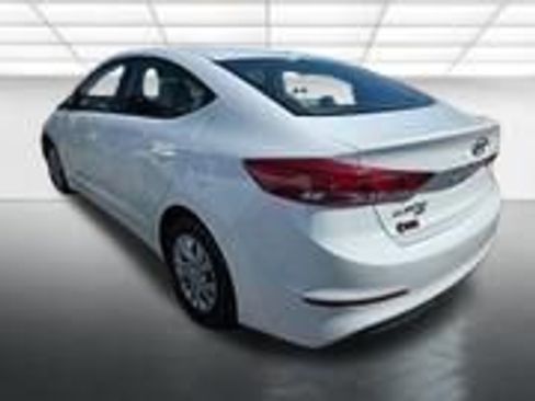 Used 2017 Hyundai Elantra SE image 5