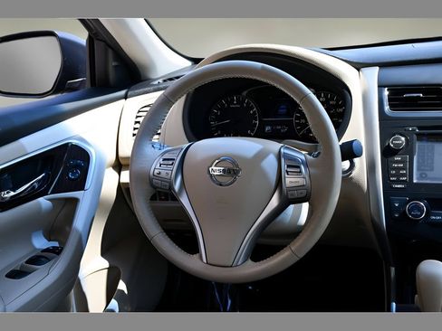 Used 2015 Nissan Altima 2.5 SL w/ Technology Package FWD image 15