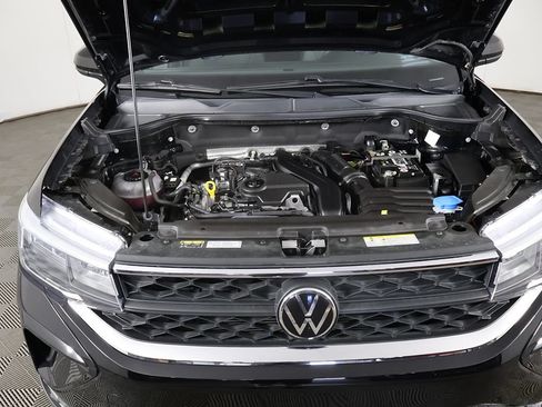 Used 2022 Volkswagen Taos SE FWD image 18