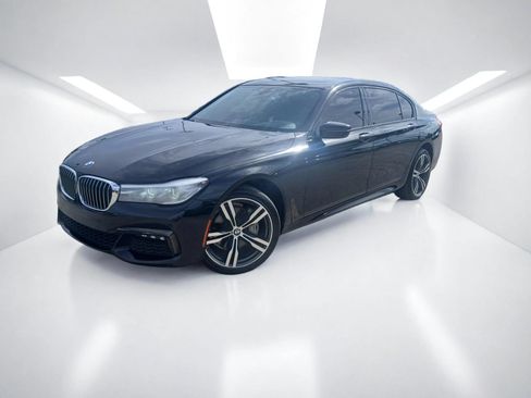 Used 2019 BMW 740i w/ Executive Package RWD image 2