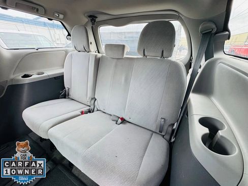Used 2015 Toyota Sienna LE image 12