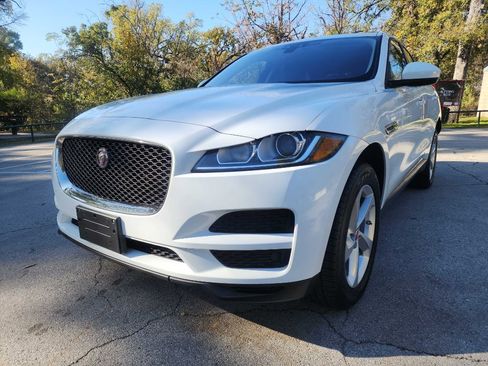 Used 2018 Jaguar F-PACE Premium image 4