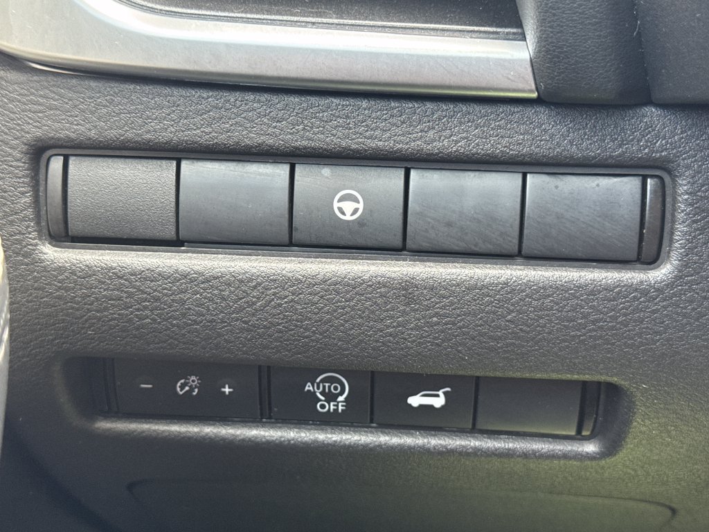 Used 2025 Nissan Rogue SV FWD image 25