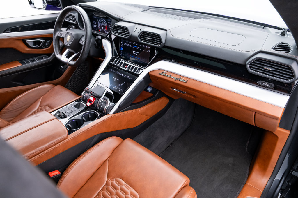 Used 2020 Lamborghini Urus AWD/4WD image 25