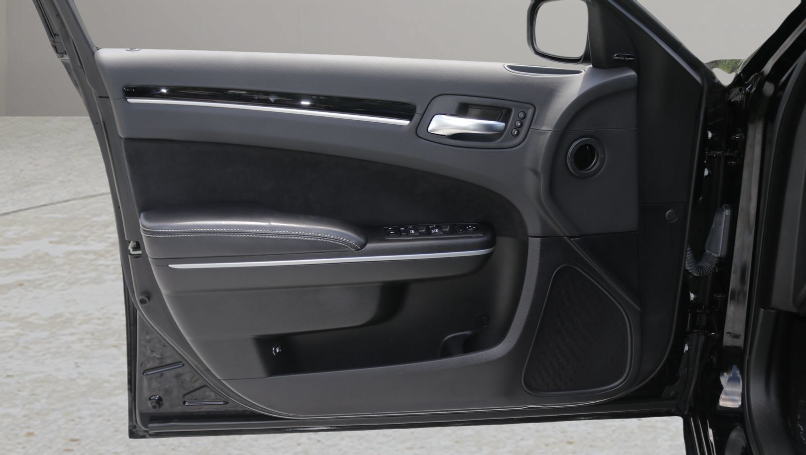 Used 2023 Chrysler 300 C RWD image 9