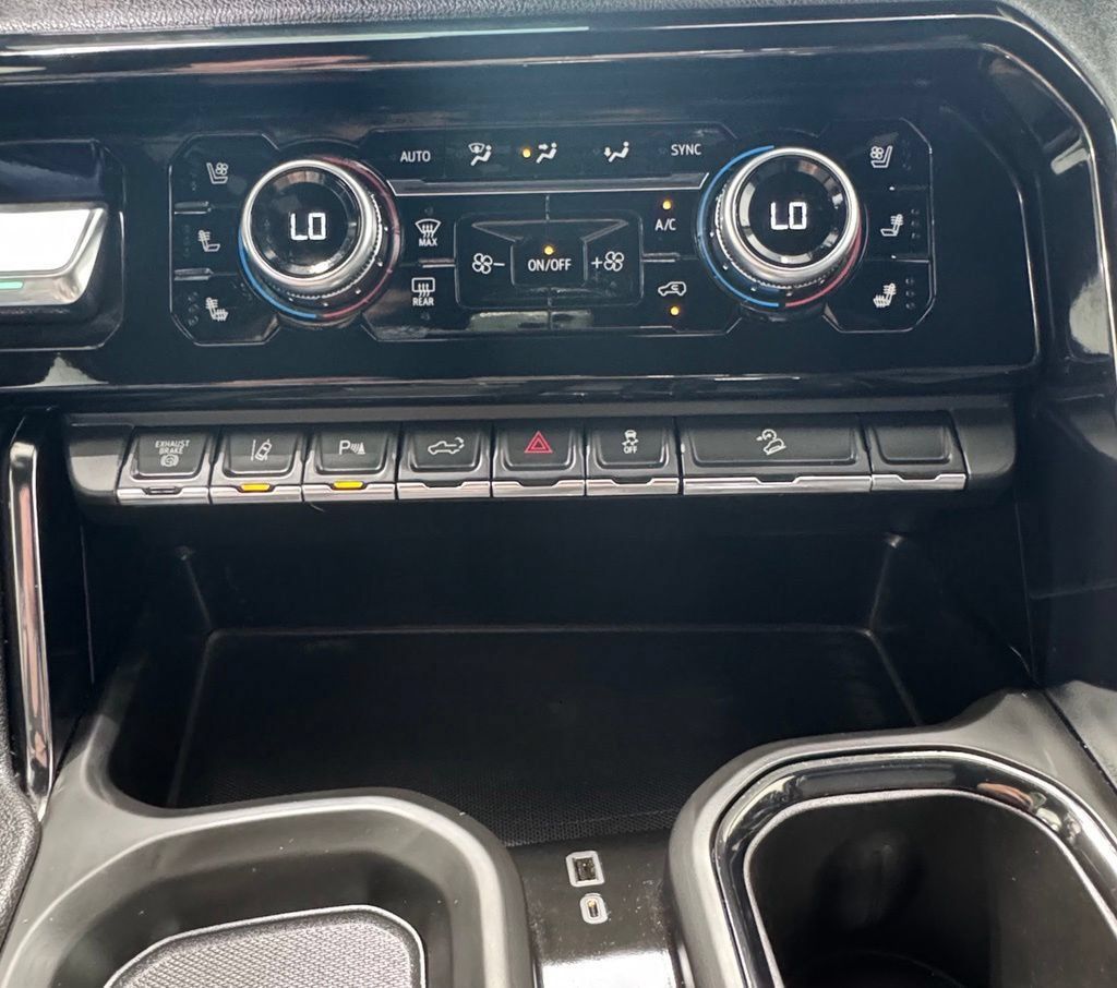 Used 2024 GMC Sierra 2500 AT4 w/ AT4 Premium Plus Package AWD/4WD image 24