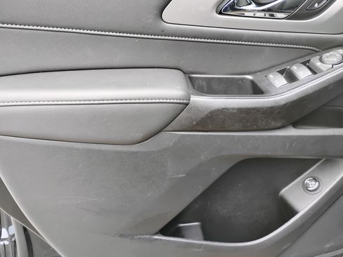 Used 2023 Chevrolet Traverse LT image 15