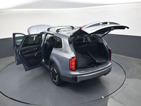 Used 2025 Kia Telluride S FWD image 39