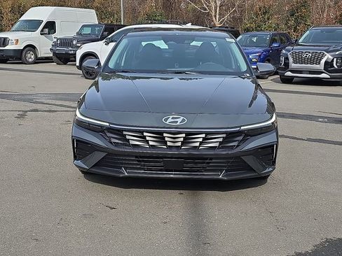 New 2026 Hyundai Elantra Limited FWD image 11