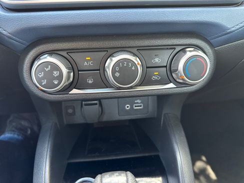 Used 2025 Nissan Versa SV w/ Trunk Package FWD image 21