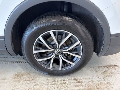 Used 2019 Volkswagen Tiguan SE w/ Panoramic Sunroof Package image 7