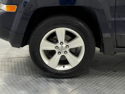 Used 2014 Jeep Patriot Latitude w/ All Weather Capability Group AWD/4WD image 31