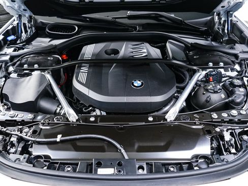 Used 2025 BMW 740i w/ Premium Package RWD image 29